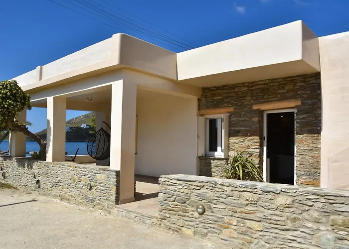 Sea Senses Andros - A Beachfront Retreat アパート ガブリオン